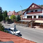 Royal Court - Hu Registered Intstud Апартаменты Сексард