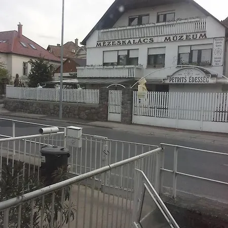 Royal Court - Hu Registered Intstud Apartment